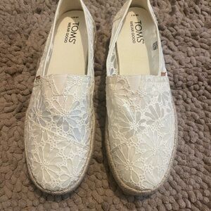 TOMS Women's Cream Lace Espadrilles